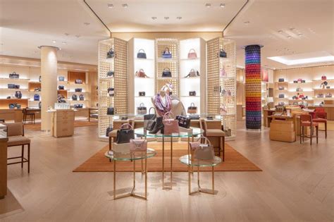 louis vuitton canada website.